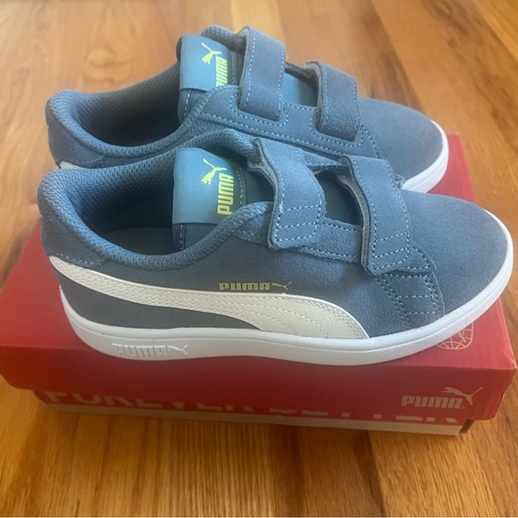 Puma Blue Sneakers with Velcro Straps and Suede-Like Material - Picture 1 of 4